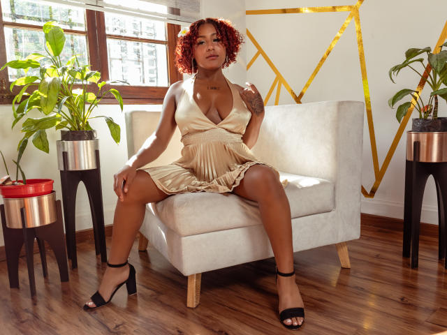 AmberQueeny - Live sex cam - 21956385