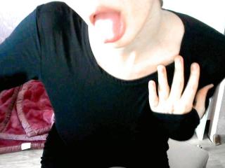 UlianaErms - Live sex cam - 21964373