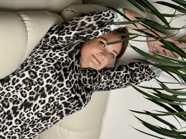 SnezhanaRells - Live porn &amp; sex cam - 21967421