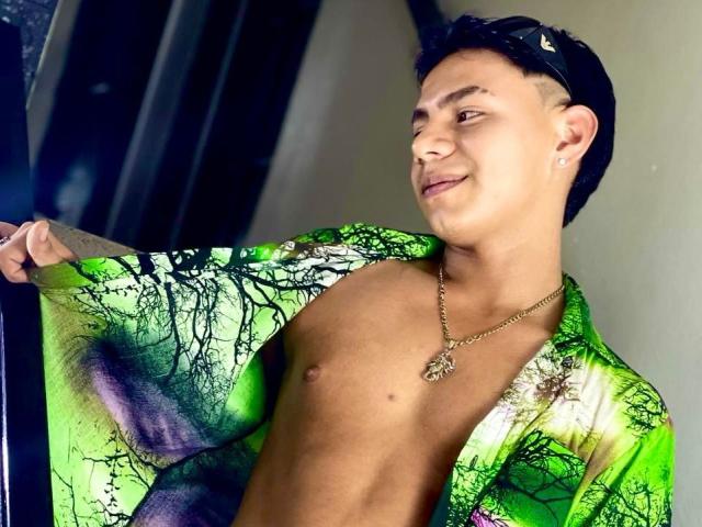 RichiMontes - Live sex cam - 21972537