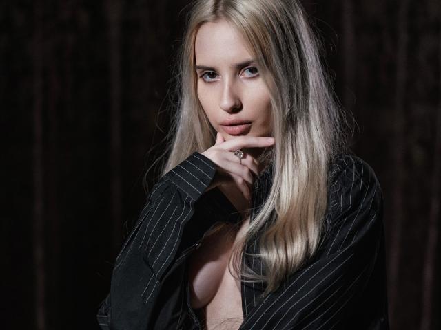 ElzaKomx - Live sex cam - 21976081