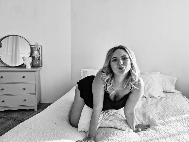 SallyVerda - Live Sex Cam - 21977093