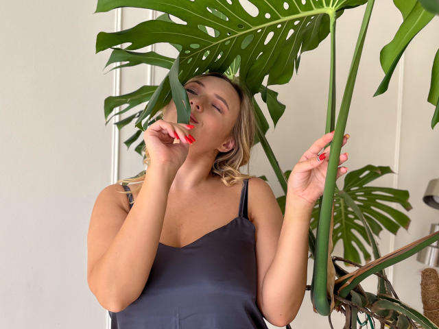 SallyVerda - Live Sex Cam - 21977925