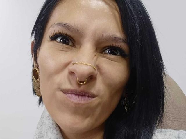 AmelieBlake - Live Sex Cam - 21982353