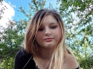 SaraKanhs - Live sex cam - 21990601