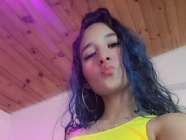 CaitlynBlues - Live porn &amp; sex cam - 21997101