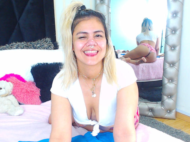 TarahDustin - Live sex cam - 22004065