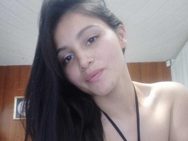 BellaCalderon - Live sex cam - 22005537