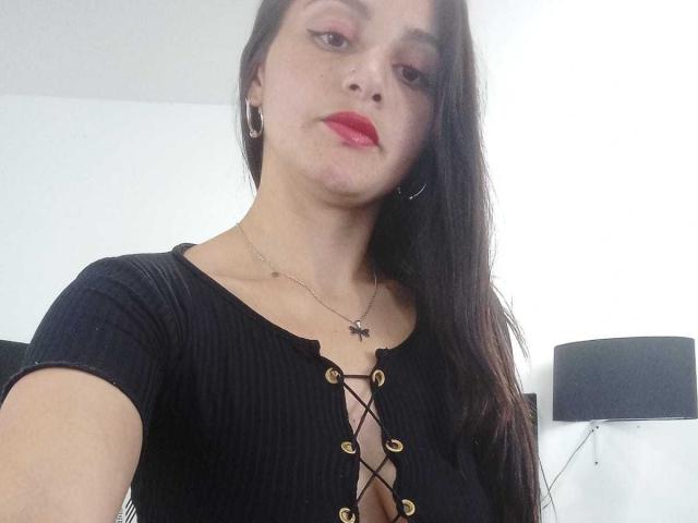 BellaCalderon - Live sex cam - 22011293