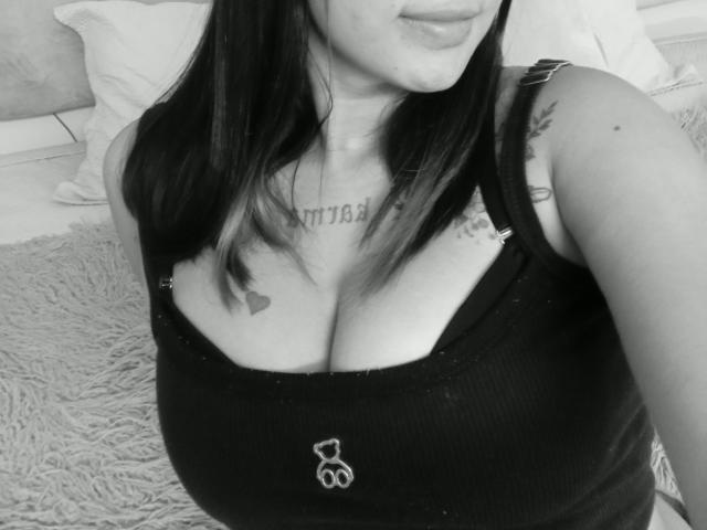 ErikaSweetX - Live sex cam - 22015993