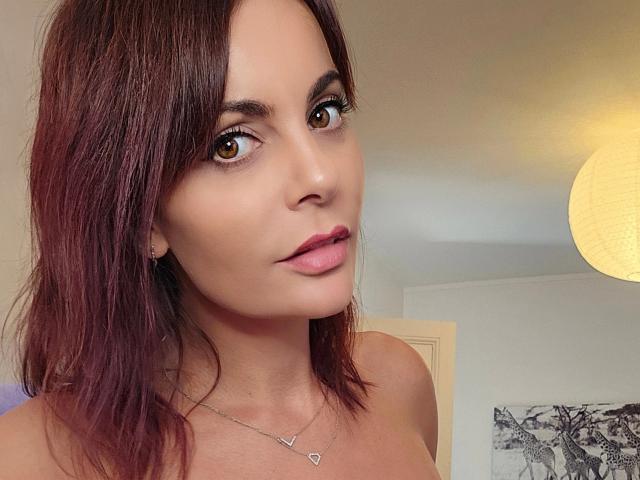 JuneLaFrenchie - Live porn &amp; sex cam - 22025425
