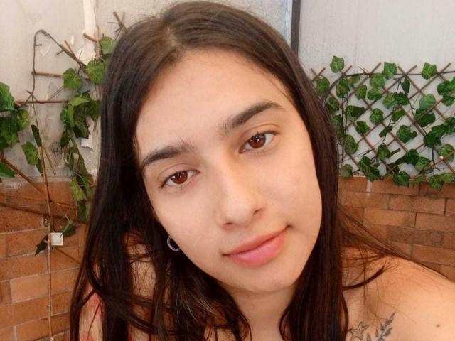 ErikaSweetX - Live Sex Cam - 22030013