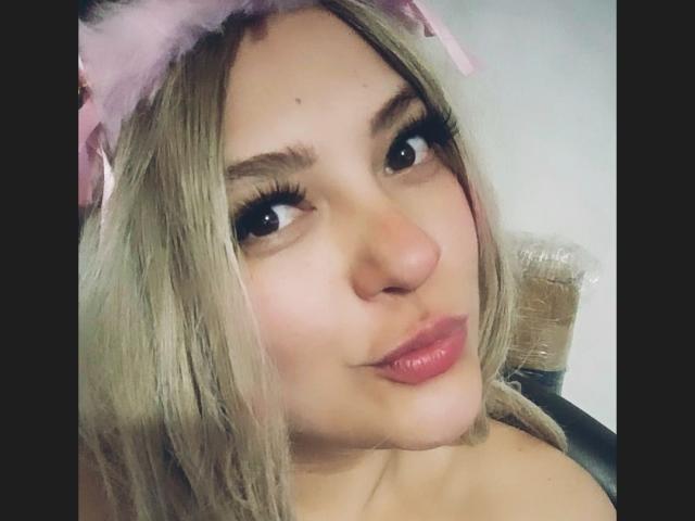 CorinaPai - Sexe cam en vivo - 22041081