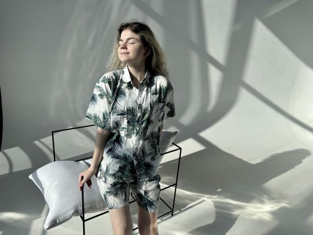 TinaRedly - Live Sex Cam - 22042093