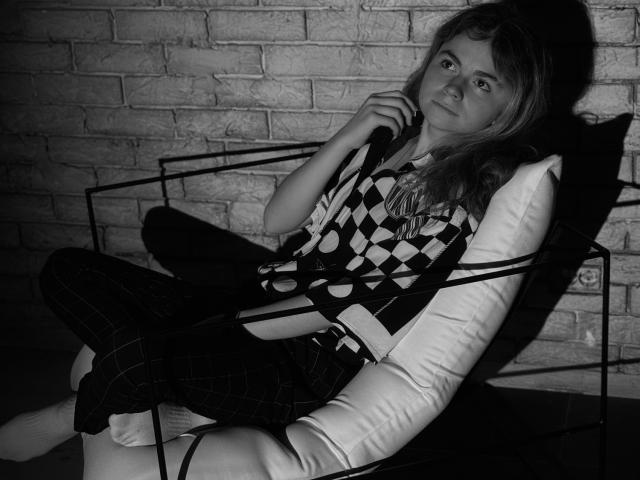 TinaRedly - Live Sex Cam - 22043001