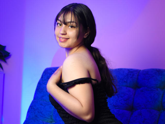 AlissaRoberts - Live Sex Cam - 22043569