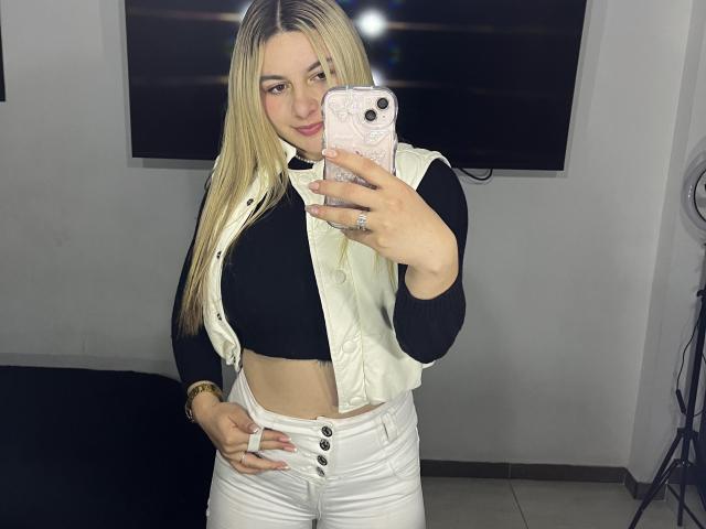 AtheneaRossi - Live porno og sexkamera - 22044573