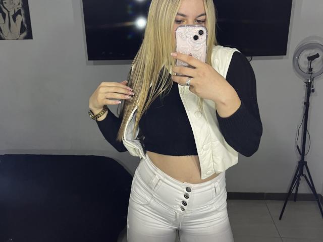 AtheneaRossi - Live porn &amp; sex cam - 22044577