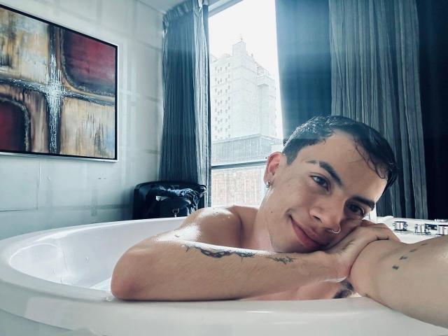 AaronBlink - Live Sex Cam - 22053369