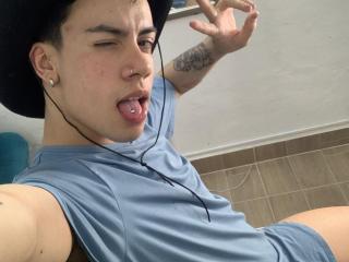 AaronBlink - Live Sex Cam - 22053373