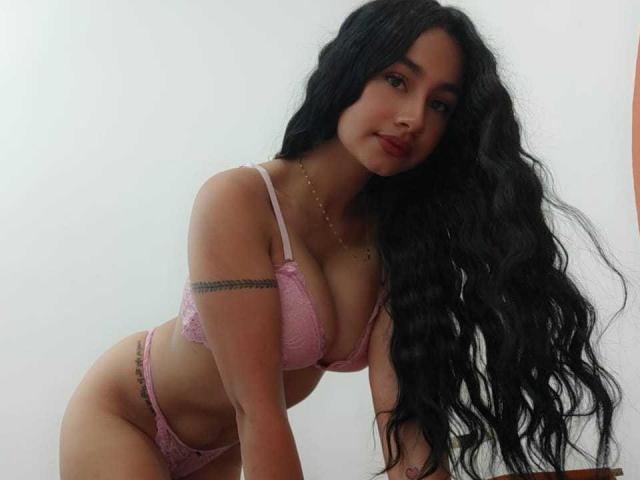 XCandyAlejaX - Live sex cam - 22068385