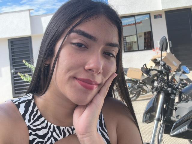 SharonKlart - Sexe cam en vivo - 22070325