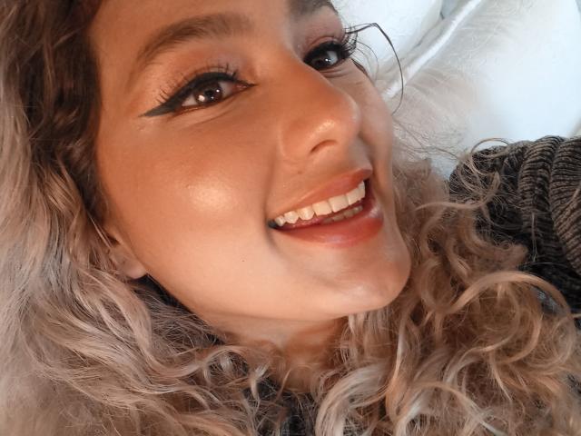 FloraSaenz - Live Sex Cam - 22073257