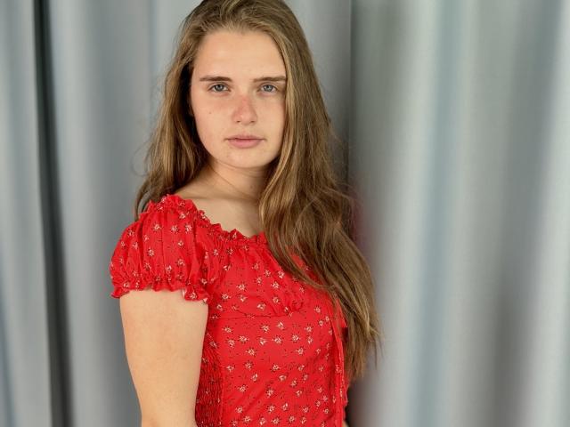 CarolineHott69 - Live sex cam - 22073549