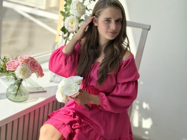 CarolineHott69 - Live sex cam - 22074405