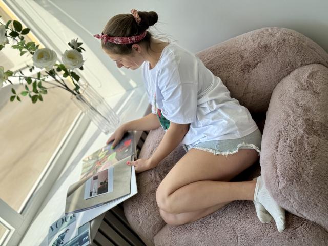 CarolineHott69 - Live sex cam - 22074637