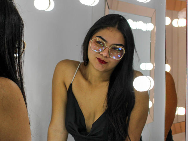 NatashaOliveros - Live Sex Cam - 22079833