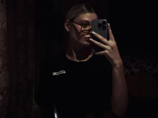 AnnetteLaHoney - Live Sex Cam - 22080121