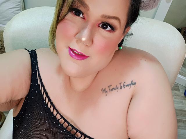 GiannaMorrys - Live Sex Cam - 22080925