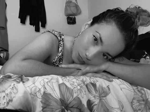 AmberDemons - Live Sex Cam - 22084513