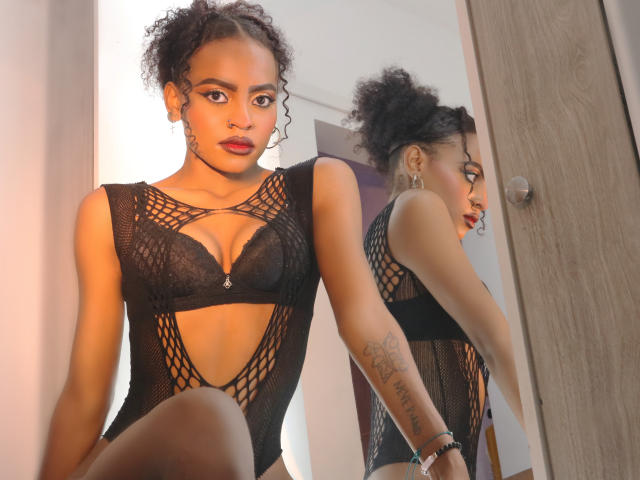 HillaryBloom - Live Sex Cam - 22085161