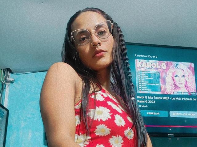 MelisaSavino - Porno na żywo i seks kamera - 22090413