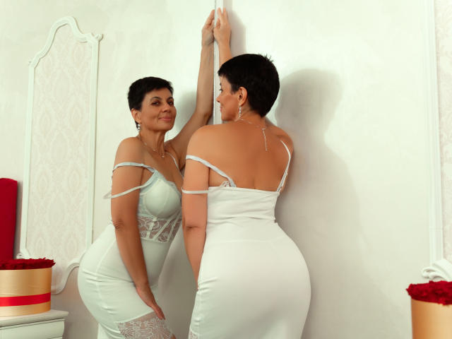 OneHotPenellope - Sexe cam en vivo - 22091221