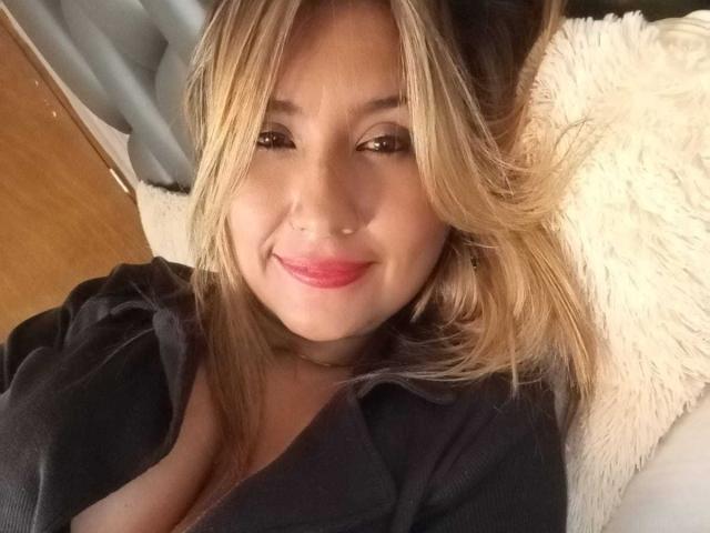 ValeryHottie69 - Live Sex Cam - 22095329