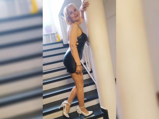 GiuliaAddams - Live Sex Cam - 22097501