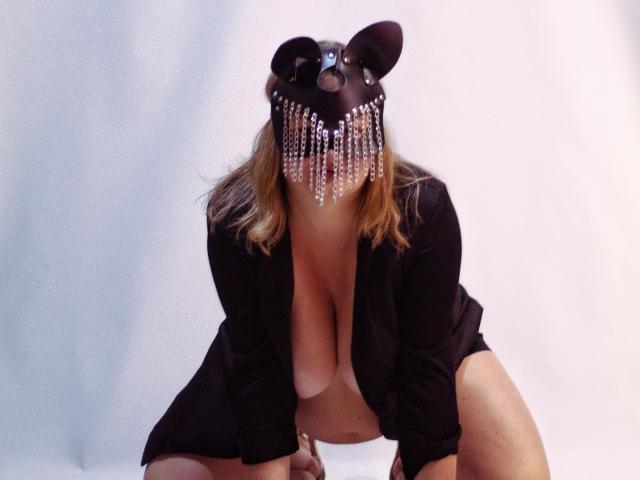 ZannaDreil - Live Sex Cam - 22113789