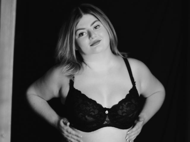 ZannaDreil - Live porn &amp; sex cam - 22113825