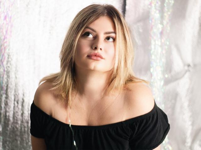 ZannaDreil - Live porn &amp; sex cam - 22113969