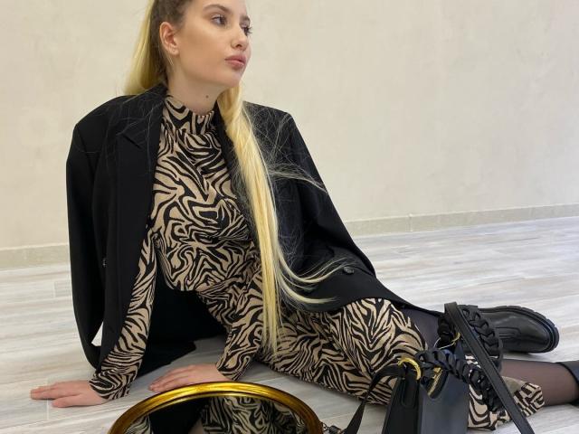 ElzaKomx - Sexe cam en vivo - 22121417