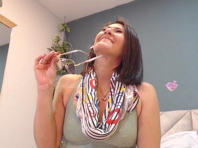 SharisWillian - Live sex cam - 22132681