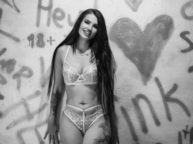 MilaLoona - Live Sex Cam - 22133457