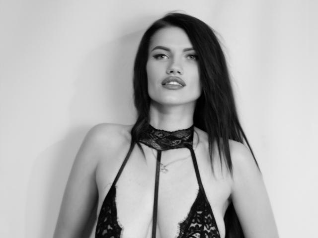 MilaLoona - Élő pornó és szexkamera - 22133621