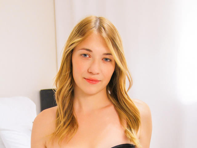 ChristinaAmur - Live porn &amp; sex cam - 22140817
