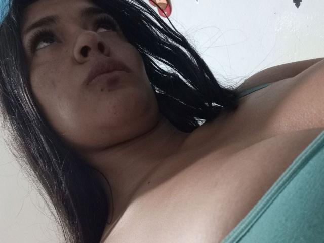 ArianithaXox - Live Sex Cam - 22170025