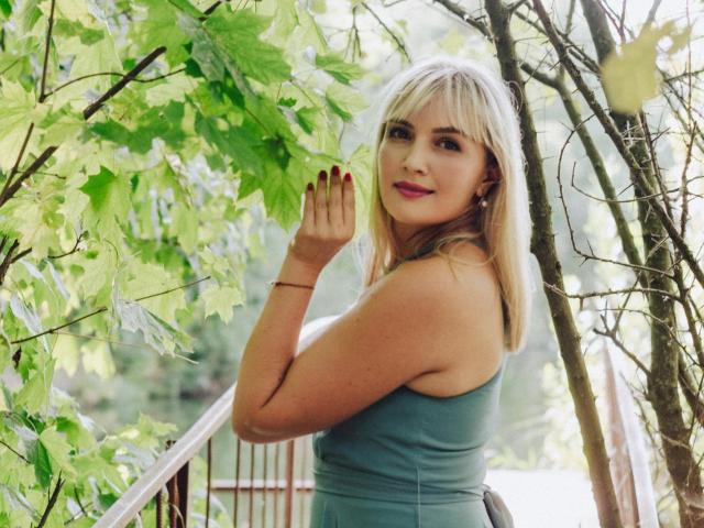 MilanaCraids - Live Sex Cam - 22173997