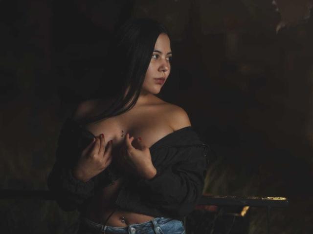 ValentinaWatsonLat - Live Sex Cam - 22182297